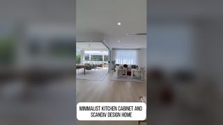 خزانة مطبخ بسيطة ومنزل بتصميم سكانديف